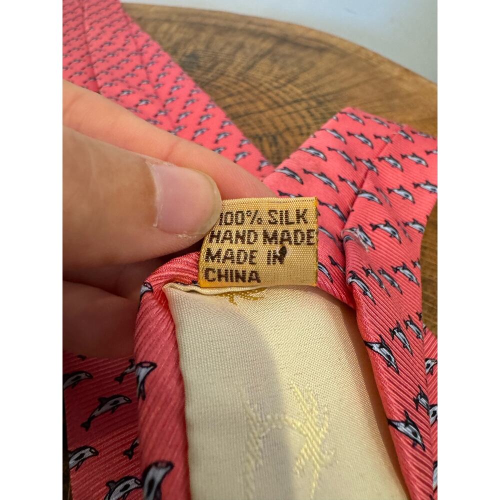 Tommy Bahama Tie Necktie 100% silk Dolphin print tropical novelty beach florida - Picture 5 of 6